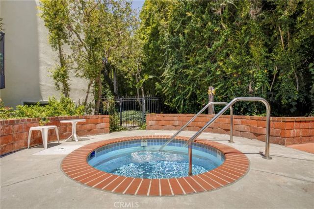 1340 S Beverly Glen 211, Los Angeles, CA 90024