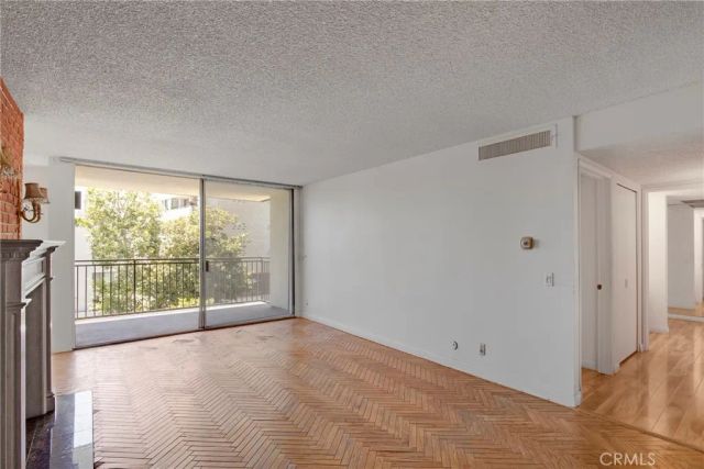 1340 S Beverly Glen 211, Los Angeles, CA 90024