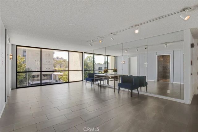 1340 S Beverly Glen 211, Los Angeles, CA 90024