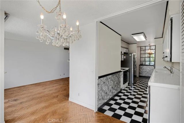 1340 S Beverly Glen 211, Los Angeles, CA 90024