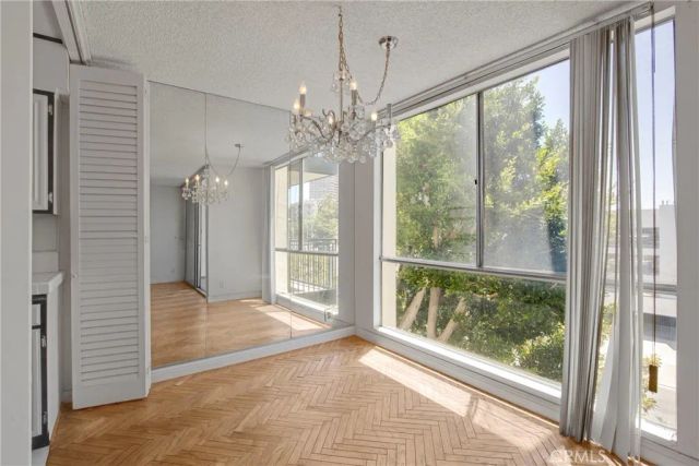 1340 S Beverly Glen 211, Los Angeles, CA 90024