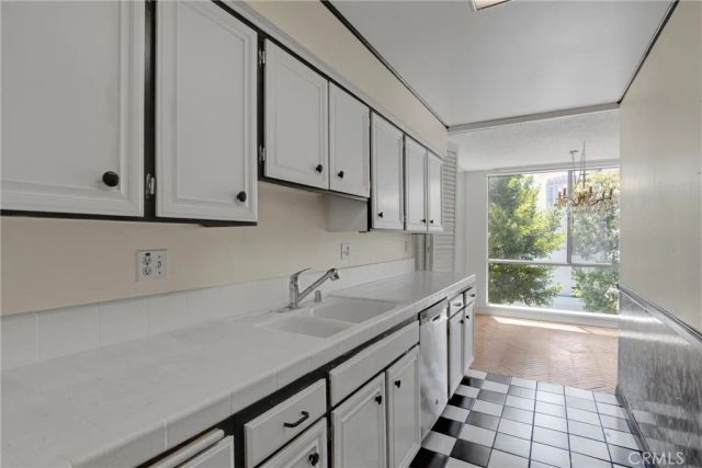 1340 S Beverly Glen 211, Los Angeles, CA 90024