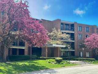 1415 E Central Road 421C, Arlington Heights, IL 60005