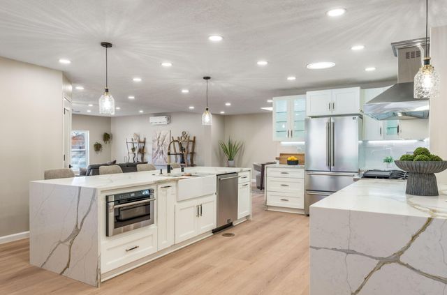 1105 Salamanca Street NW, Los Ranchos, NM 87107