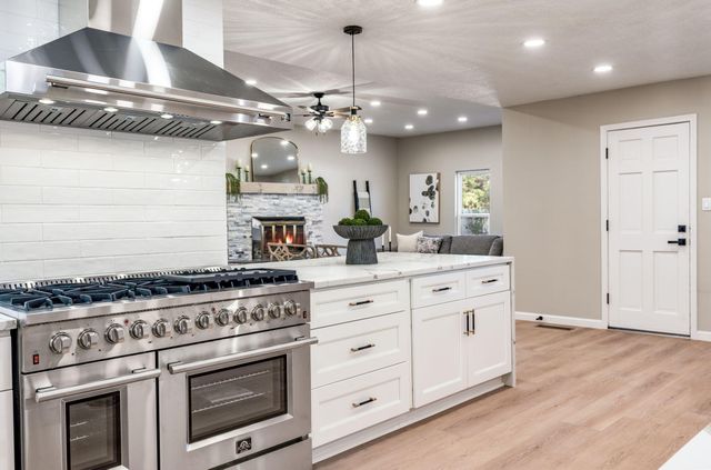 1105 Salamanca Street NW, Los Ranchos, NM 87107