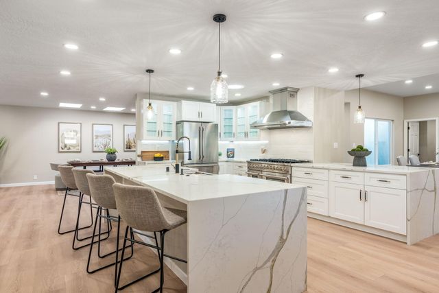 1105 Salamanca Street NW, Los Ranchos, NM 87107