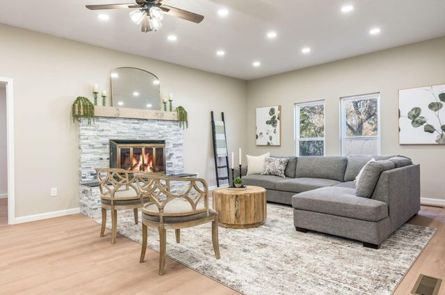 1105 Salamanca Street NW, Los Ranchos, NM 87107