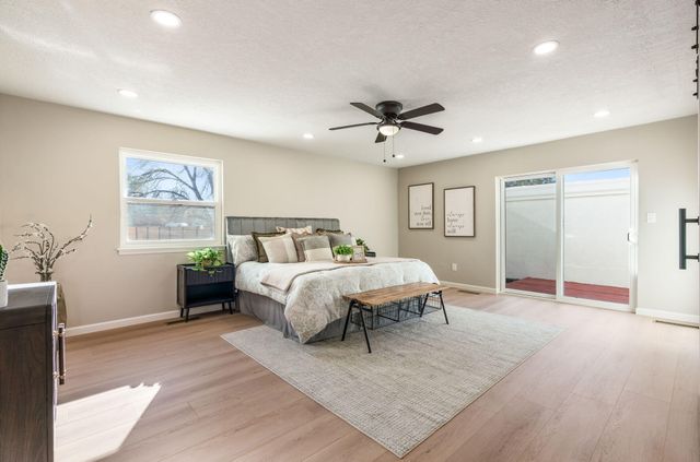 1105 Salamanca Street NW, Los Ranchos, NM 87107