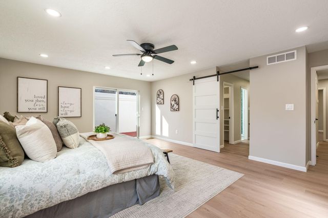 1105 Salamanca Street NW, Los Ranchos, NM 87107