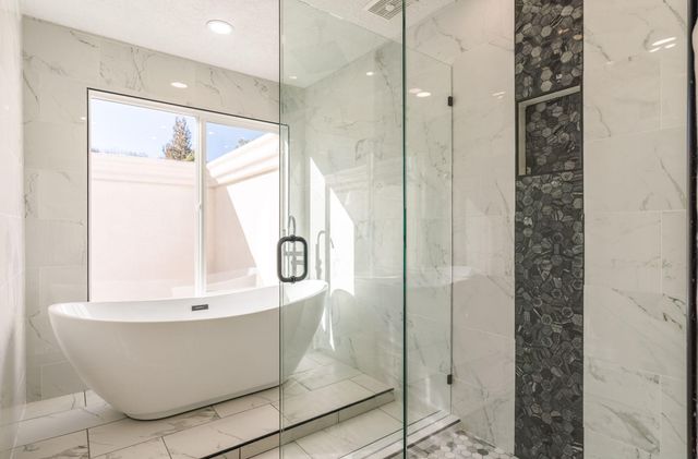 1105 Salamanca Street NW, Los Ranchos, NM 87107