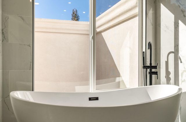 1105 Salamanca Street NW, Los Ranchos, NM 87107