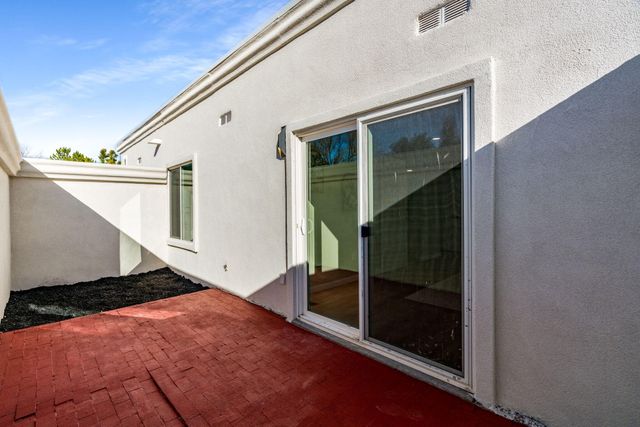 1105 Salamanca Street NW, Los Ranchos, NM 87107