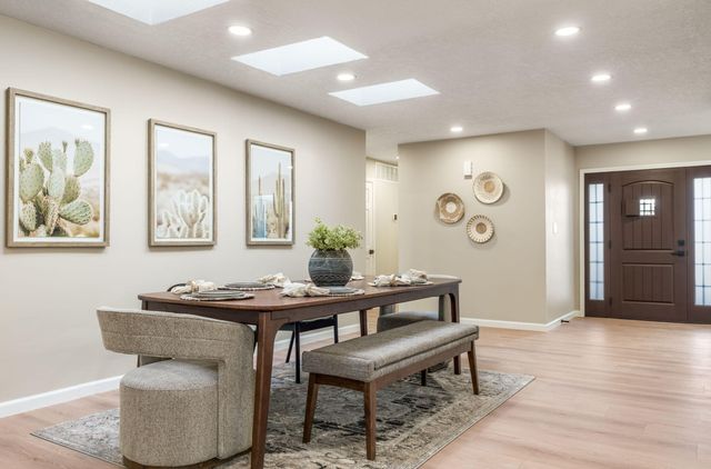 1105 Salamanca Street NW, Los Ranchos, NM 87107