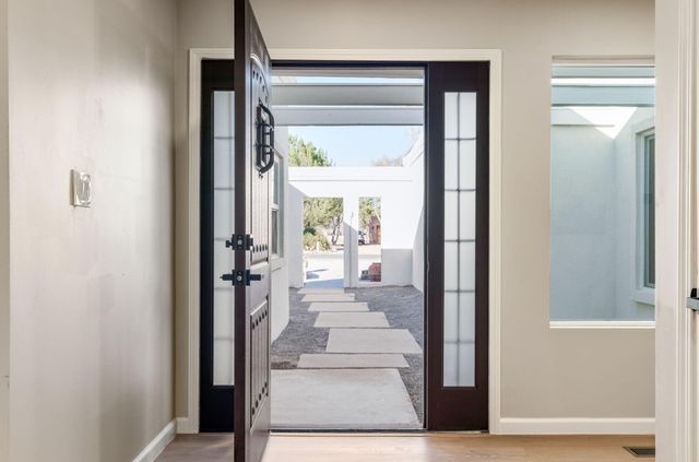 1105 Salamanca Street NW, Los Ranchos, NM 87107