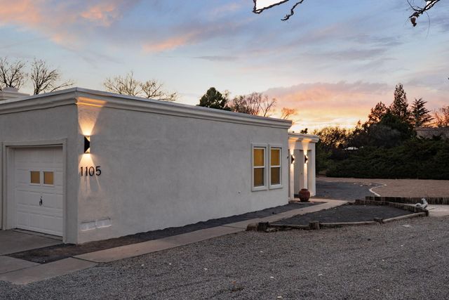 1105 Salamanca Street NW, Los Ranchos, NM 87107