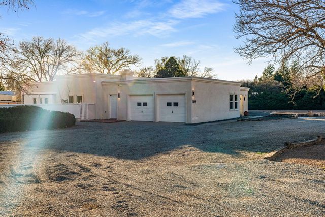 1105 Salamanca Street NW, Los Ranchos, NM 87107