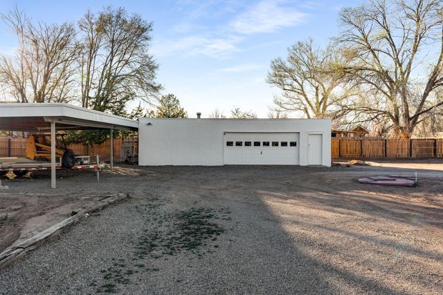 1105 Salamanca Street NW, Los Ranchos, NM 87107