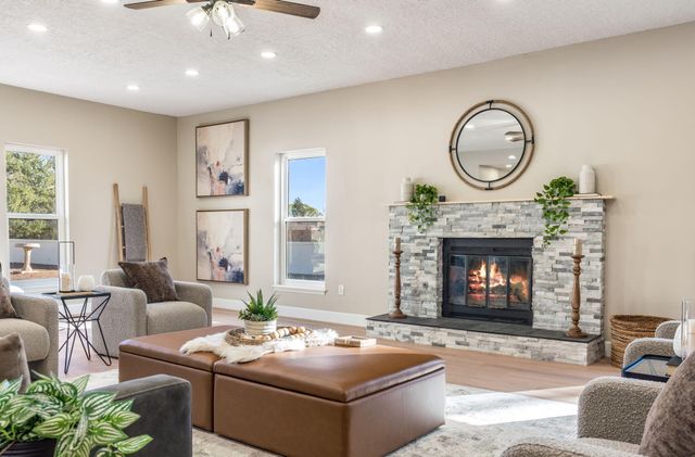 1105 Salamanca Street NW, Los Ranchos, NM 87107