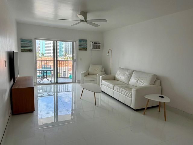 3000 Riomar Street 703, Fort Lauderdale, FL 33304