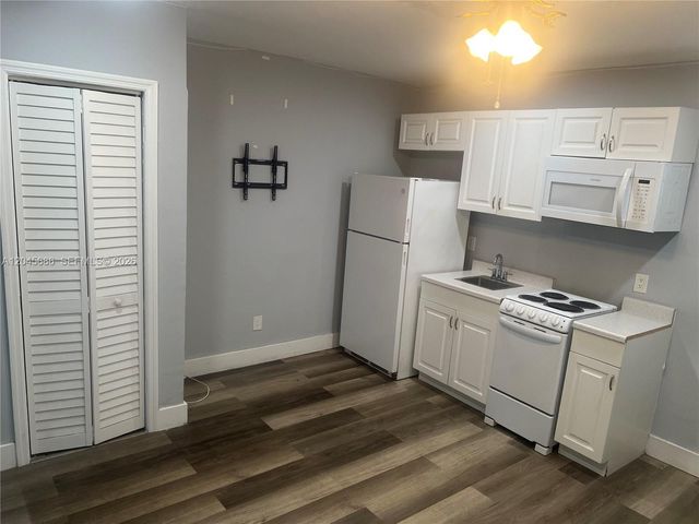 2118 N 19th Avenue 14, Hollywood, FL 33020