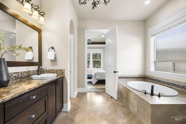 2107 W San Remo Drive, Meridian, ID 83642