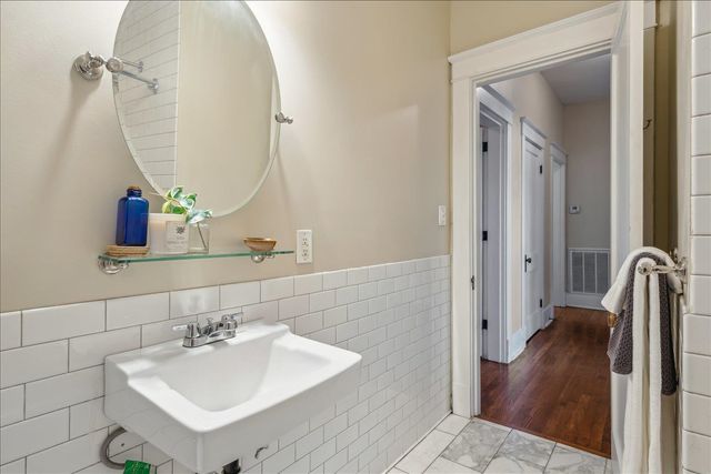 1118 Poplar Ave Apt 11, Memphis, TN 38105