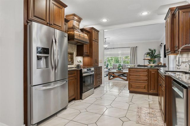 813 S WEST SHORE BOULEVARD, Tampa, FL 33609