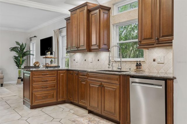 813 S WEST SHORE BOULEVARD, Tampa, FL 33609