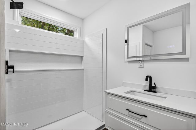 122 E Bayshore Boulevard, Jacksonville, NC 28540