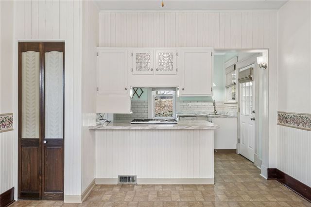 122 Saint Peter Way, Hempfield Twp, PA 15644