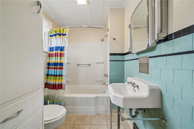 122 Saint Peter Way, Hempfield Twp, PA 15644