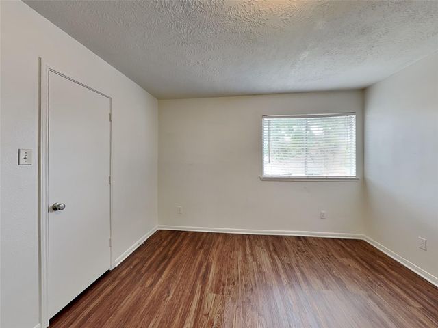 9220 Mahan Drive, La Porte, TX 77571