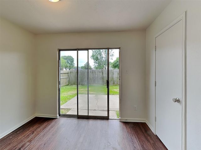 9220 Mahan Drive, La Porte, TX 77571