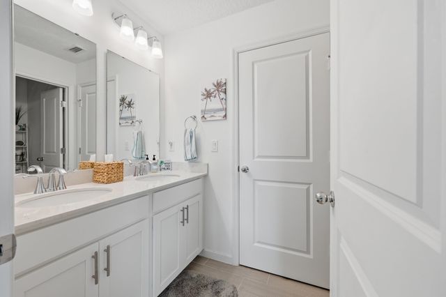 521 Lake Sinclair St, St Augustine, FL 32084