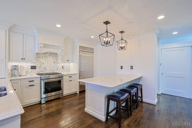 14 Spring Knoll Drive, Mariemont, OH 45227