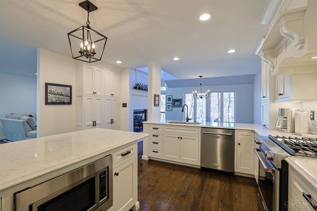 14 Spring Knoll Drive, Mariemont, OH 45227