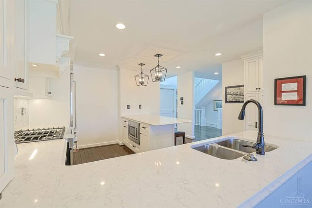 14 Spring Knoll Drive, Mariemont, OH 45227