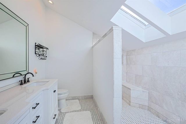 14 Spring Knoll Drive, Mariemont, OH 45227