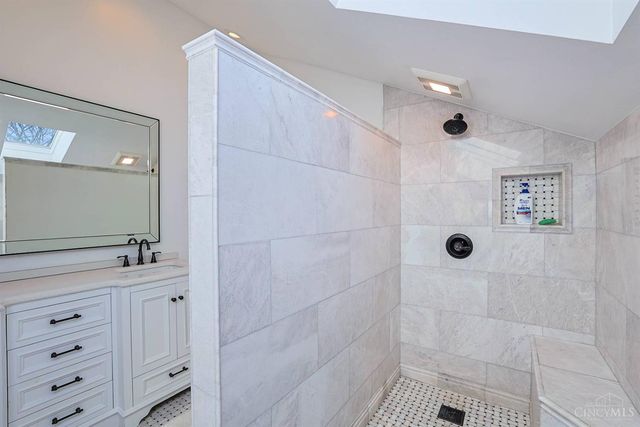 14 Spring Knoll Drive, Mariemont, OH 45227