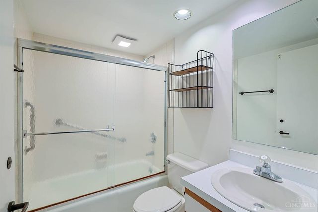 14 Spring Knoll Drive, Mariemont, OH 45227