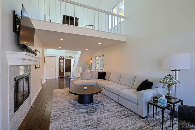 14 Spring Knoll Drive, Mariemont, OH 45227