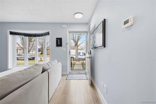 393 W Hudson Avenue, Madison Heights, MI 48071