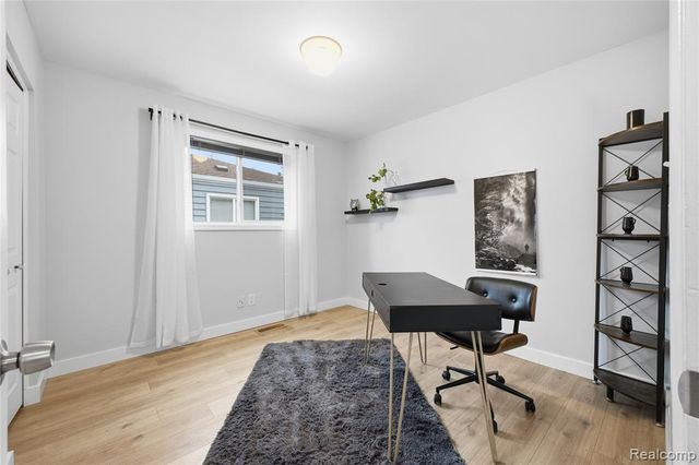 393 W Hudson Avenue, Madison Heights, MI 48071