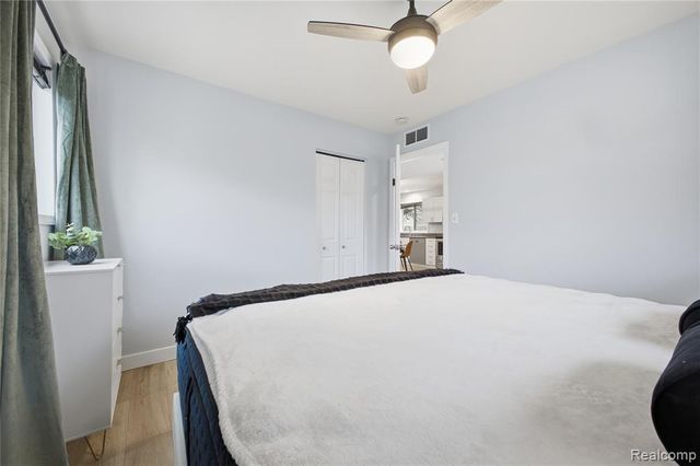 393 W Hudson Avenue, Madison Heights, MI 48071