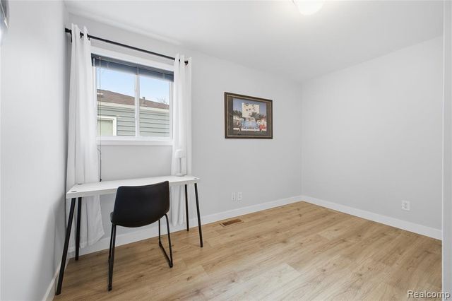 393 W Hudson Avenue, Madison Heights, MI 48071