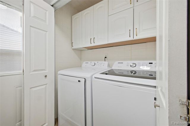 393 W Hudson Avenue, Madison Heights, MI 48071