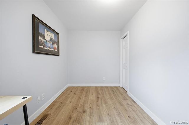 393 W Hudson Avenue, Madison Heights, MI 48071