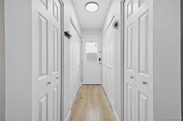 393 W Hudson Avenue, Madison Heights, MI 48071