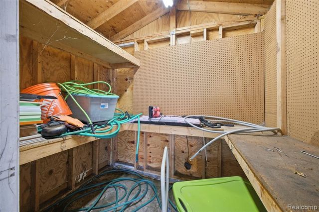 393 W Hudson Avenue, Madison Heights, MI 48071