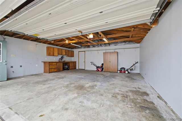 393 W Hudson Avenue, Madison Heights, MI 48071